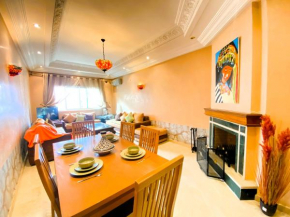 Cosy calm 2BDR central near train & tramway